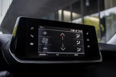 Vendo Peugeot 2008 2021 - 17990 EUR, 74657 km - AUTO.MOTO.pt