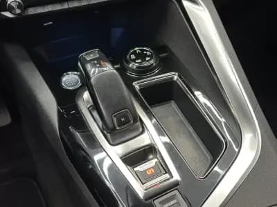 Vendo Peugeot 3008 2020 - 20100 EUR, 142000 km - AUTO.MOTO.pt