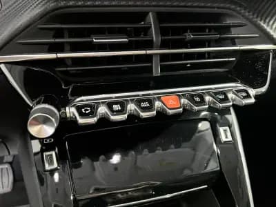 Vendo Peugeot e-2008 2022 - 21600 EUR, 30171 km - AUTO.MOTO.pt