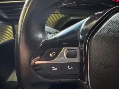 Vendo Peugeot 208 2021 - 14990 EUR, 78479 km - AUTO.MOTO.pt