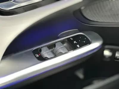 Vendo Mercedes-Benz C 300 2024 - 51990 EUR, 20500 km - AUTO.MOTO.pt