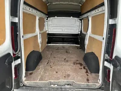 Vendo Renault Trafic 2021 - 22990 EUR, 89900 km - AUTO.MOTO.pt