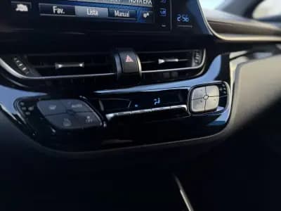 Vendo Toyota C-HR 2019 - 23950 EUR, 95000 km - AUTO.MOTO.pt