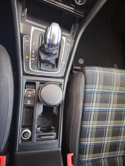 Vendo Volkswagen Golf 2018 - 18990 EUR, 120000 km - AUTO.MOTO.pt