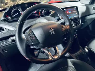 Vendo Peugeot 208 2017 - 8990 EUR, 100342 km - AUTO.MOTO.pt
