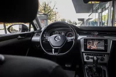 Sell Volkswagen Passat Variant 2017 - 10900 EUR, 290131 km - AUTO.MOTO.pt