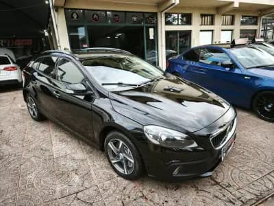 Sell Volvo V40 Cross Country 2017 - 18500 EUR, 100000 km - AUTO.MOTO.pt