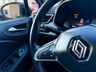 Vendo Renault Clio 2024 - 16450 EUR, 40000 km - AUTO.MOTO.pt