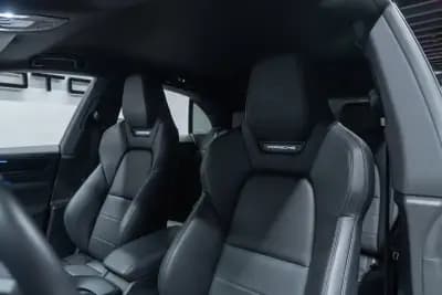 Vendo Porsche Macan 2025 - 88950 EUR, 14000 km - AUTO.MOTO.pt