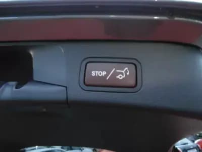 Vendo Mercedes-Benz C 180 2017 - 24900 EUR, 141265 km - AUTO.MOTO.pt