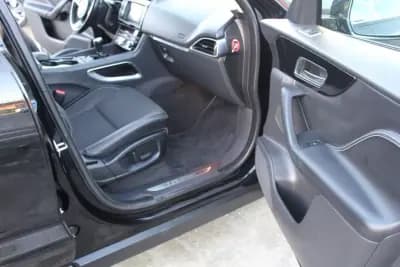 Vendo Jaguar F-Pace 2016 - 25900 EUR, 176000 km - AUTO.MOTO.pt