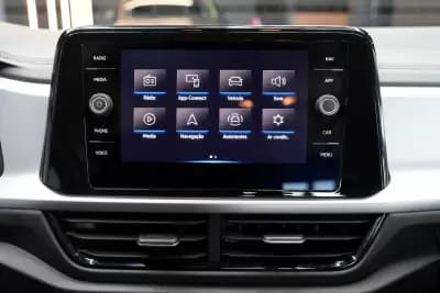 Vendo Volkswagen T-Roc 2023 - 21990 EUR, 70000 km - AUTO.MOTO.pt