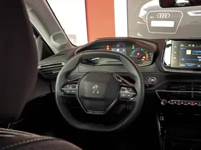 Sell Peugeot e-208 2021 - 17990 EUR, 45609 km - AUTO.MOTO.pt