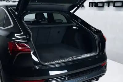 Vendo Audi Q8 e-Tron Sportback 2023 - 49950 EUR, 55000 km - AUTO.MOTO.pt