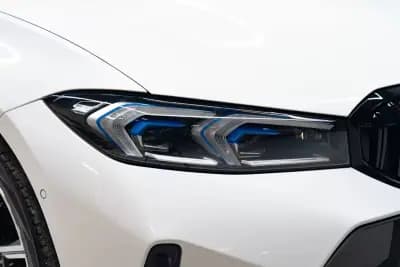 Vendo BMW 330 2023 - 43950 EUR, 44000 km - AUTO.MOTO.pt