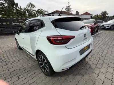 Sell Renault Clio 2021 - 16900 EUR, 61800 km - AUTO.MOTO.pt