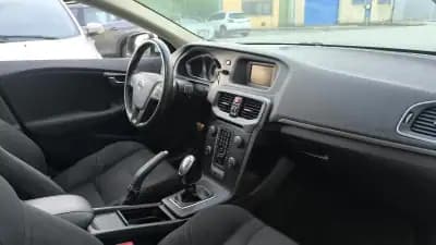 Sell Volvo V40 2013 - 10900 EUR, 190000 km - AUTO.MOTO.pt