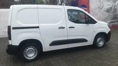 Vendo Peugeot Partner 2021 - 14750 EUR, 120590 km - AUTO.MOTO.pt