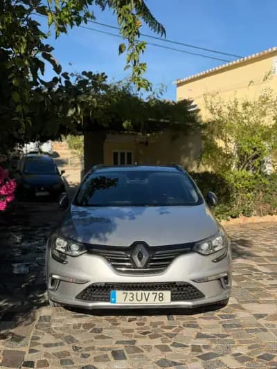 Vendo Renault Mégane 2018 - 16900 EUR, 102599 km - AUTO.MOTO.pt