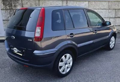 Vendo Ford Fusion 2007 - 5750 EUR, 211000 km - AUTO.MOTO.pt