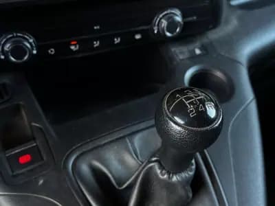 Vendo Peugeot Partner 2021 - 14990 EUR, 81900 km - AUTO.MOTO.pt