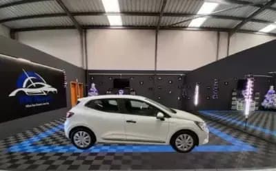 Vendo Renault Clio 2021 - 18890 EUR, 35230 km - AUTO.MOTO.pt