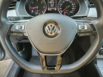 Vendo Volkswagen Passat 2019 - 18950 EUR, 155079 km - AUTO.MOTO.pt