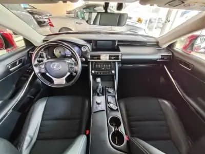 Vendo Lexus IS 300H 2017 - 25900 EUR, 68000 km - AUTO.MOTO.pt