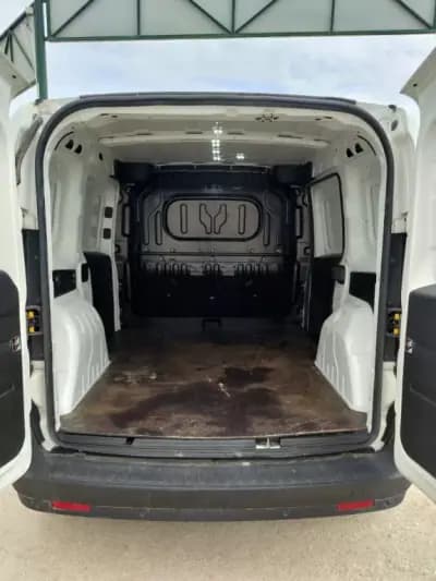 Sell Opel Combo 2018 - 11900 EUR, 170000 km - AUTO.MOTO.pt