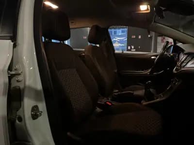 Sell Opel Astra Sports Tourer 2021 - 13990 EUR, 135500 km - AUTO.MOTO.pt