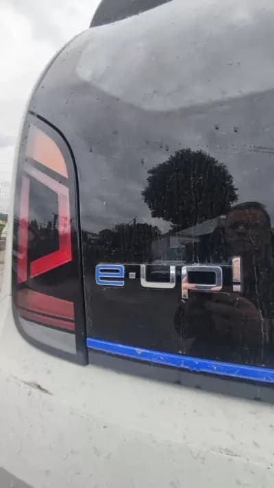 Vendo Volkswagen e-Up! 2020 - 11998 EUR, 0 km - AUTO.MOTO.pt