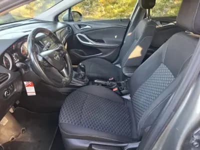 Sell Opel Astra Sports Tourer 2017 - 8900 EUR, 231400 km - AUTO.MOTO.pt