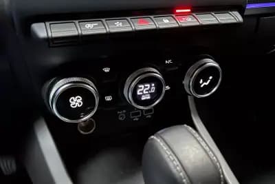 Sell Renault Arkana 2023 - 23450 EUR, 14050 km - AUTO.MOTO.pt