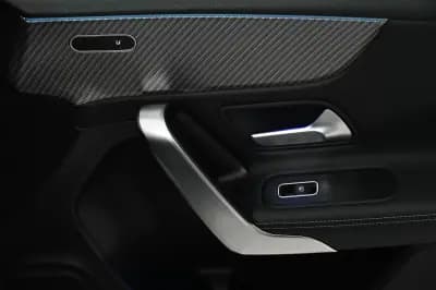 Sell Mercedes-Benz A 200 2023 - 29900 EUR, 59000 km - AUTO.MOTO.pt