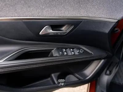 Vendo Peugeot 3008 2018 - 15990 EUR, 154712 km - AUTO.MOTO.pt