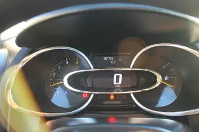 Vendo Renault Clio 2015 - 11500 EUR, 98759 km - AUTO.MOTO.pt