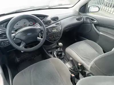 Vendo Ford Focus 2002 - 1800 EUR, 400000 km - AUTO.MOTO.pt