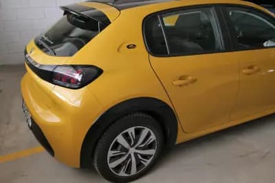 Vendo Peugeot e-208 2021 - 14350 EUR, 65000 km - AUTO.MOTO.pt