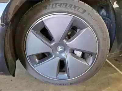 Vendo Tesla Model 3 2022 - 28500 EUR, 38350 km - AUTO.MOTO.pt