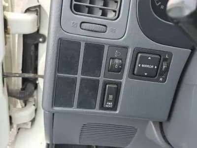 Sell Toyota HiAce 2010 - 12500 EUR, 331380 km - AUTO.MOTO.pt