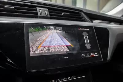 Vendo Audi Q8 e-Tron Sportback 2023 - 52900 EUR, 34353 km - AUTO.MOTO.pt