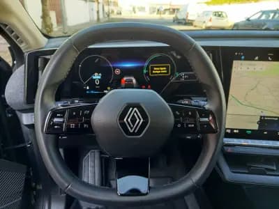 Vendo Renault Mégane E-Tech 2022 - 22490 EUR, 56941 km - AUTO.MOTO.pt