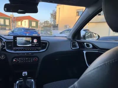 Vendo Kia Ceed SW 2020 - 18450 EUR, 180000 km - AUTO.MOTO.pt