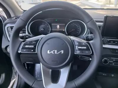 Sell Kia XCeed 2025 - 22950 EUR, 9 km - AUTO.MOTO.pt