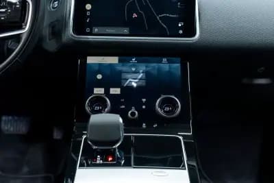 Sell Land Rover Range Rover Velar 2021 - 51950 EUR, 76000 km - AUTO.MOTO.pt