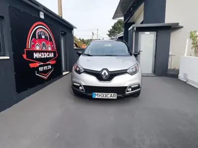 Vendo Renault Captur 2016 - 12490 EUR, 138211 km - AUTO.MOTO.pt