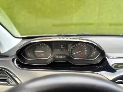 Vendo Peugeot 208 2016 - 8900 EUR, 178000 km - AUTO.MOTO.pt