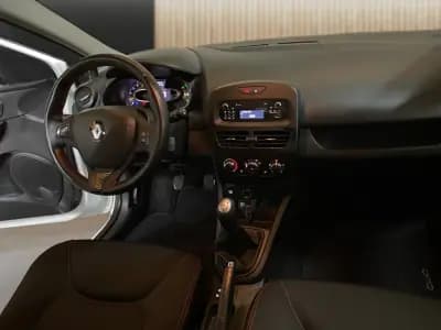 Vendo Renault Clio 2015 - 7450 EUR, 196000 km - AUTO.MOTO.pt