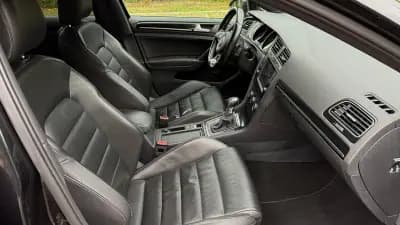 Vendo Volkswagen Golf 2015 - 21500 EUR, 176000 km - AUTO.MOTO.pt