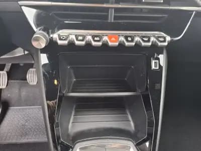 Sell Peugeot 2008 2023 - 19500 EUR, 16000 km - AUTO.MOTO.pt